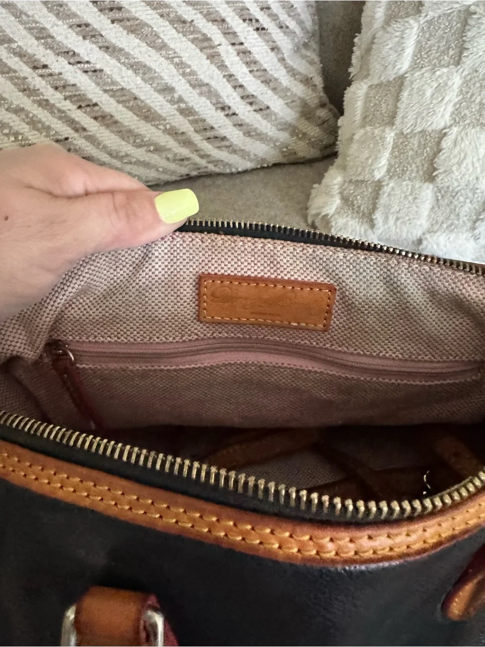 Dooney & Bourke classic dooney